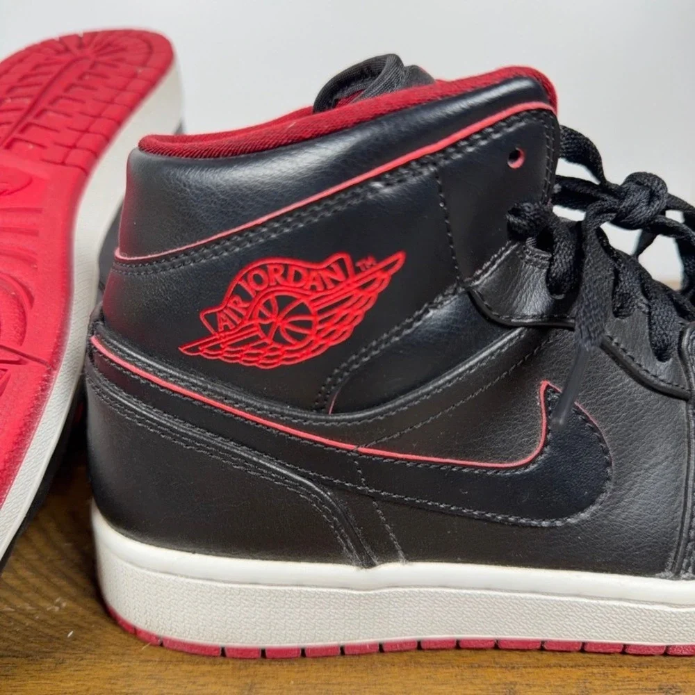Air Jordan 1 Mid Shoes Mens 9 Black Red Bred Leather Basketball Sneakers